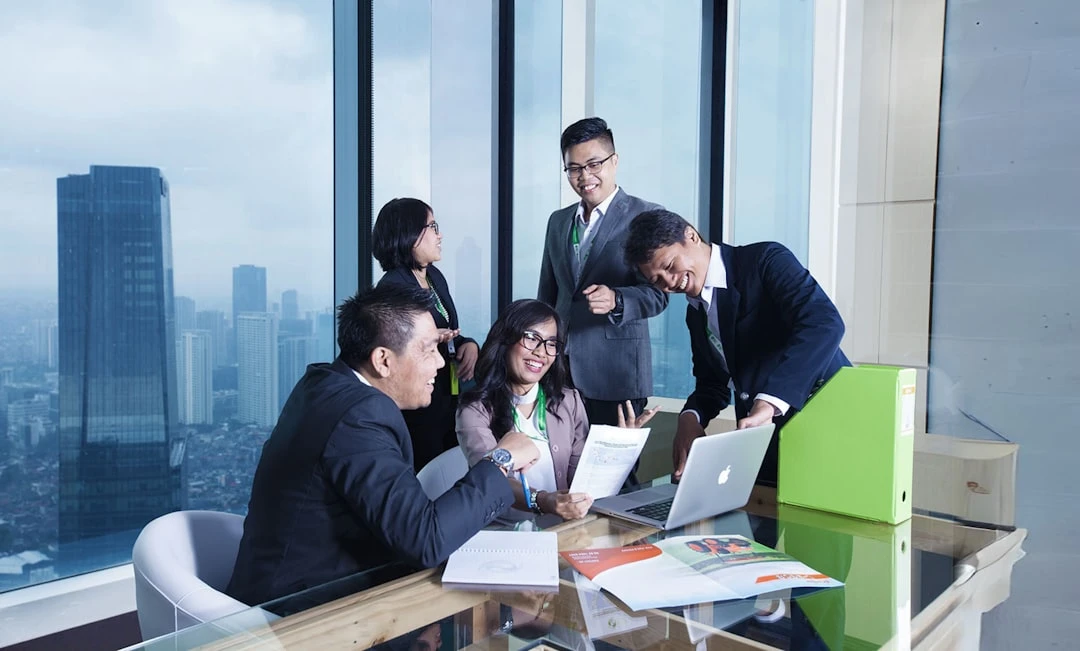 Làm 2 công việc cùng lúc: Hợp pháp không và quản lý sức lực thế nào?