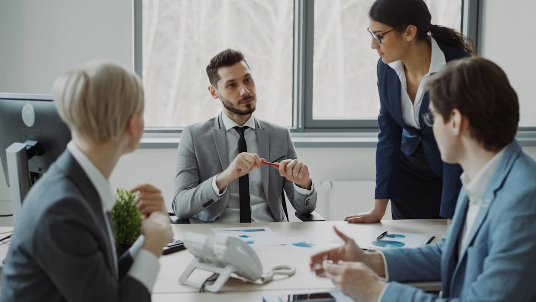 Phụ cấp xăng xe, điện thoại: Cách chi trả tối ưu thuế cho hai bên